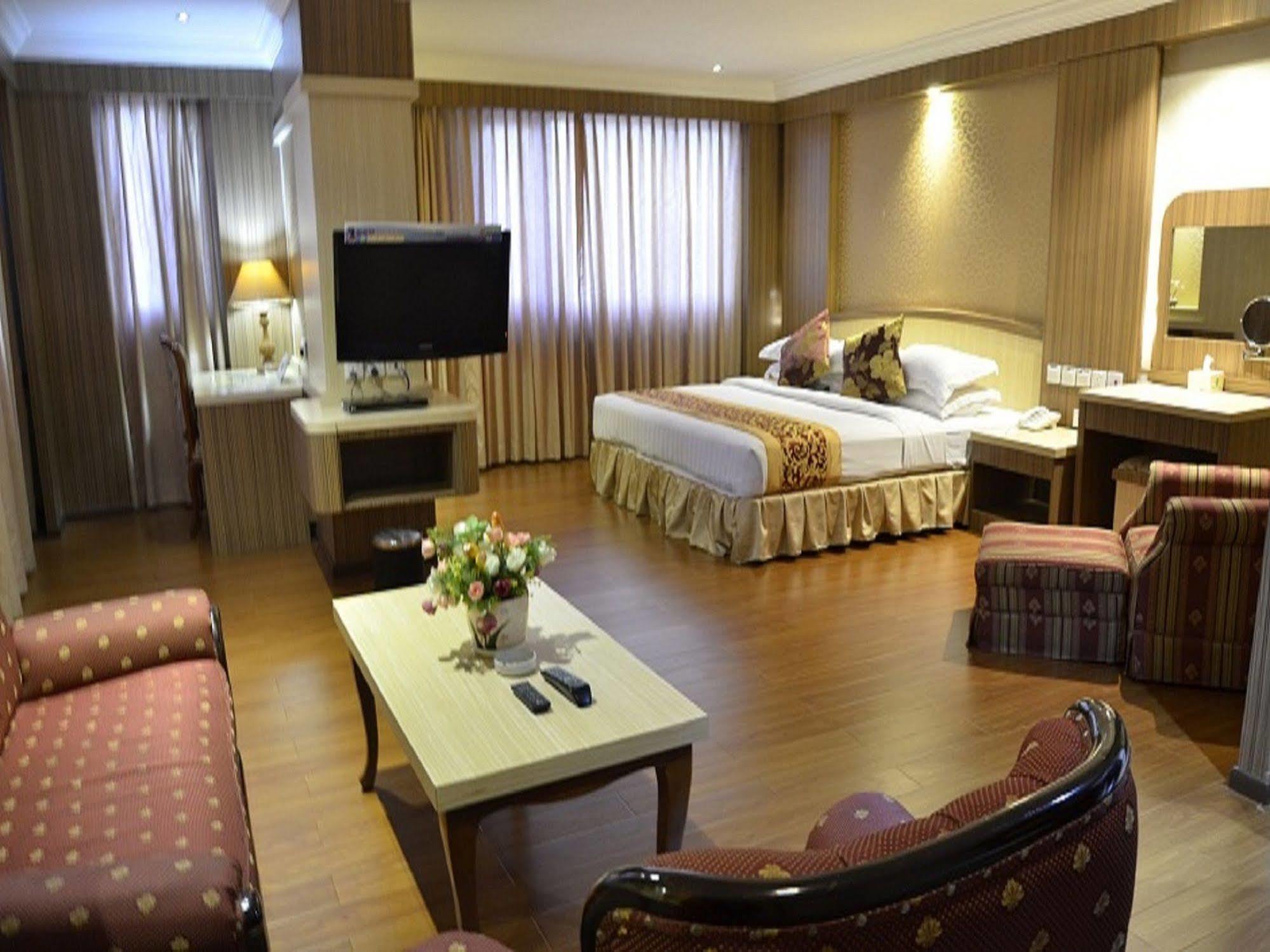Formosa Hotel Batam Екстериор снимка